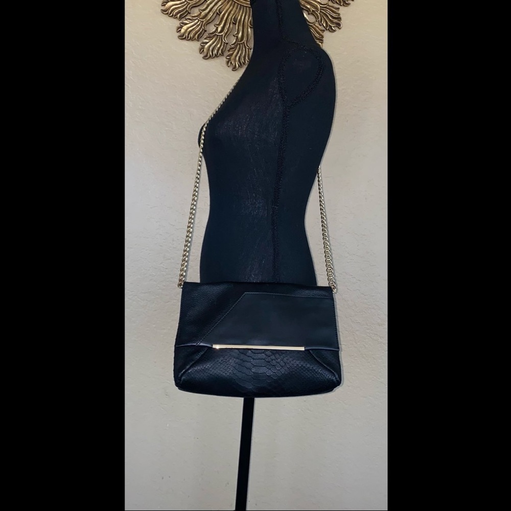 Pour La Victoire black pebble leather crossbody purse